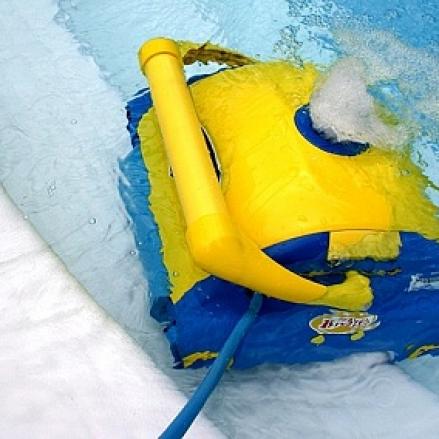 Роботы пылесосы для бассейнов: Робот пылесос для бассейна Aquabot Bravo